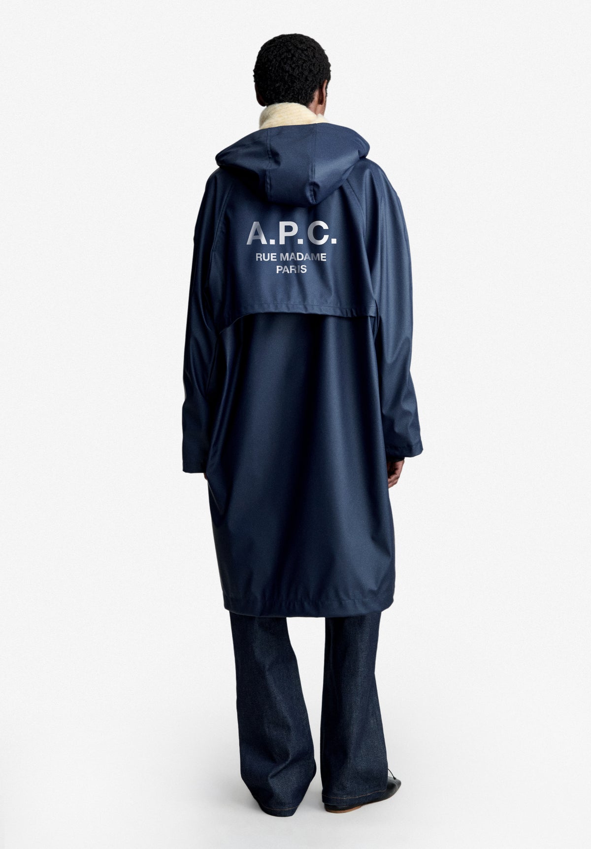 Langer und weiter marineblauer Parka