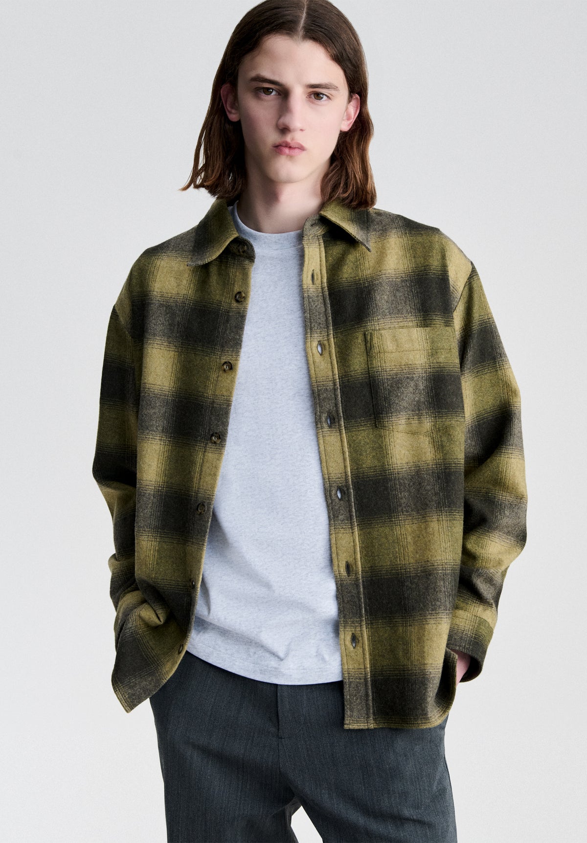 Khakifarbenes kariertes Overshirt