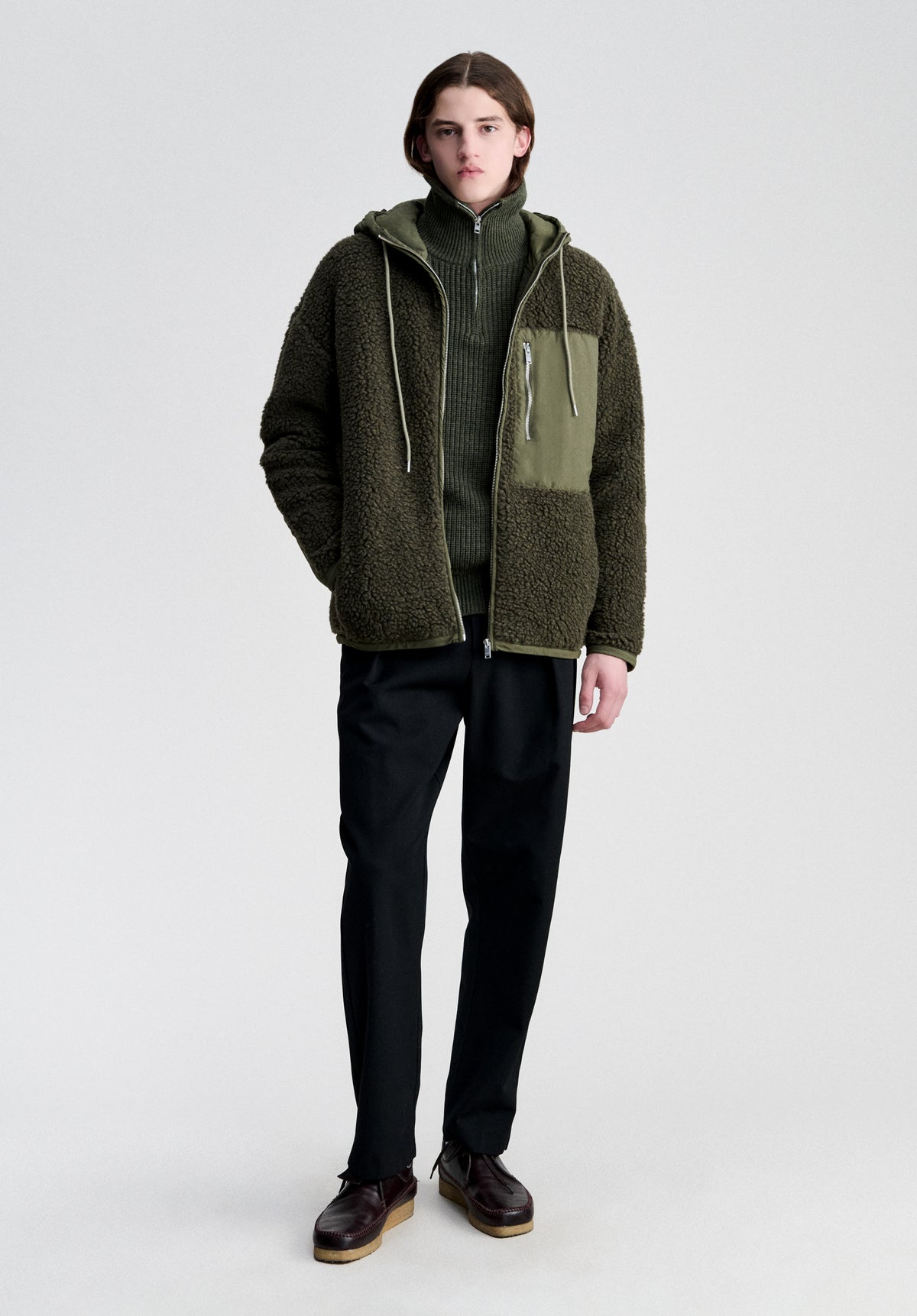 Khakifarbene Fleecejacke mit Kapuze