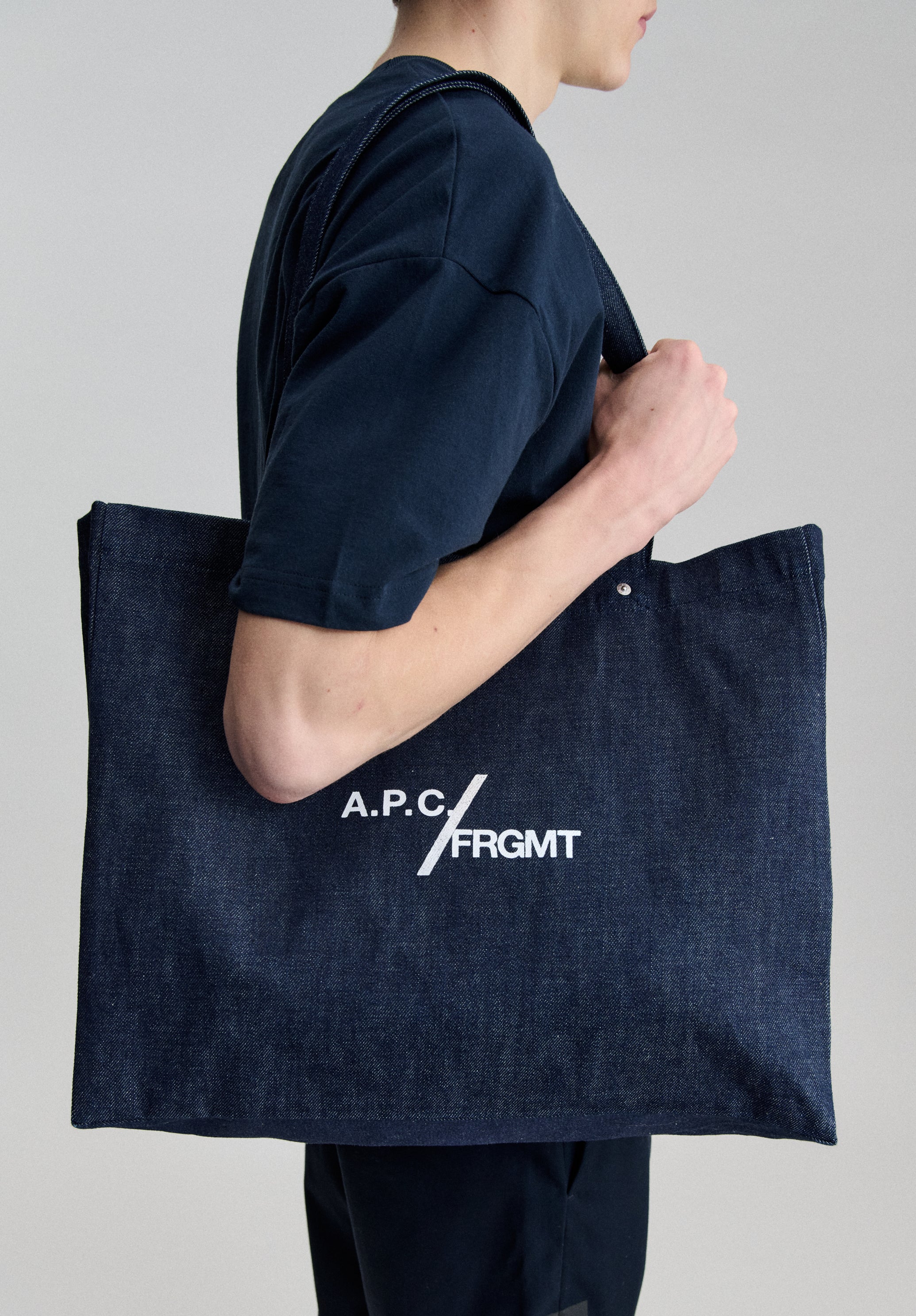 A.P.C. FRGMT. Stoffbeutel Je Sors Ce Soir