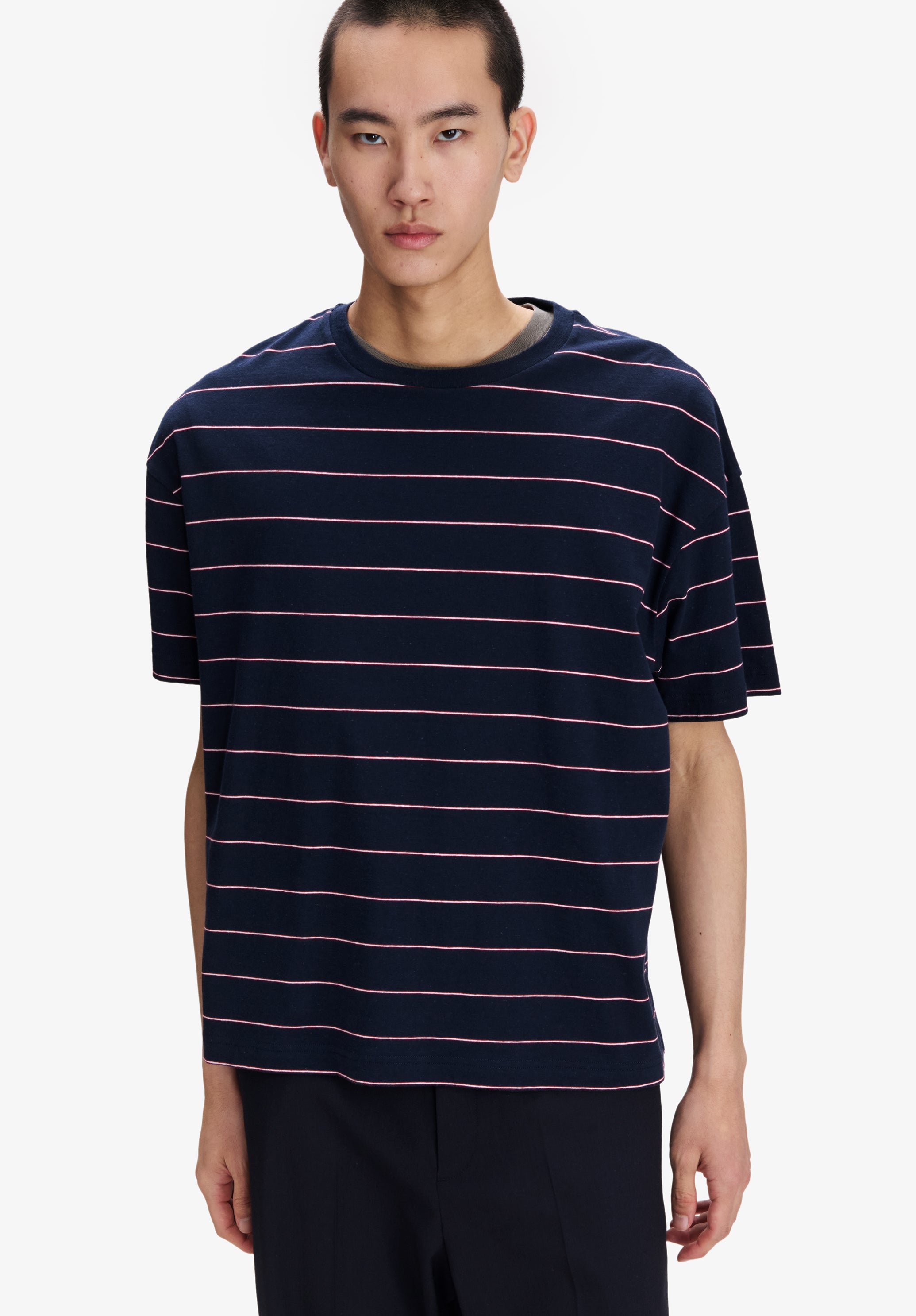 Loose navy blue t-shirt with pink stripes - 3