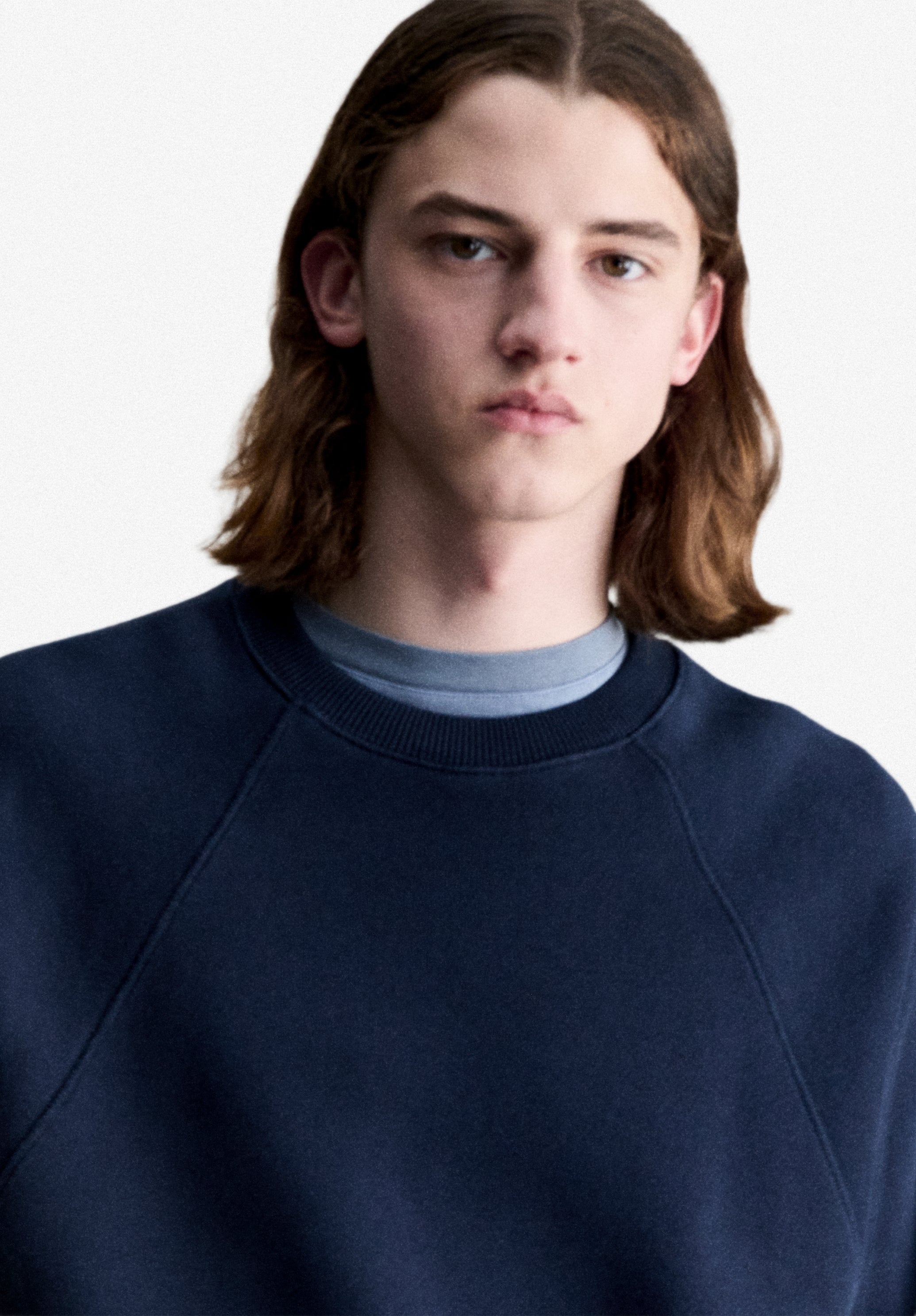 Blue sweatshirt with raglan sleeves - 3