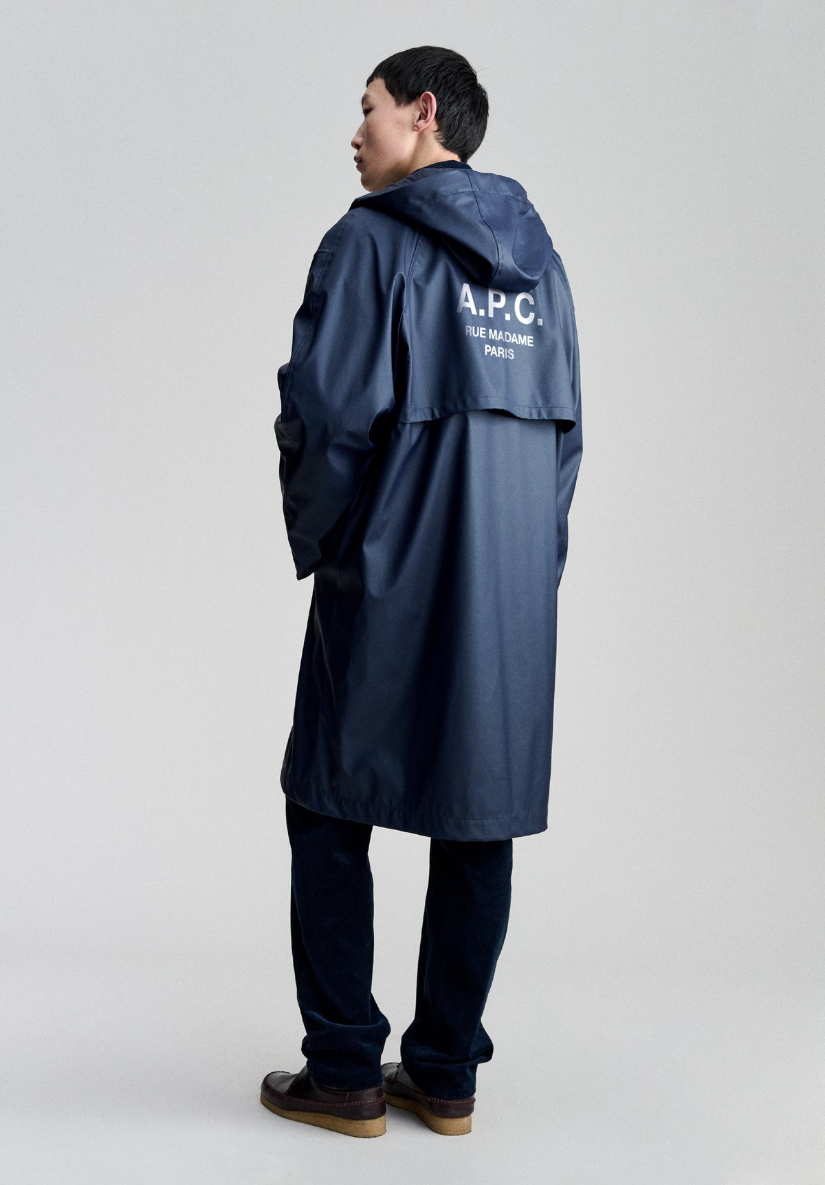 Langer und weiter marineblauer Parka
