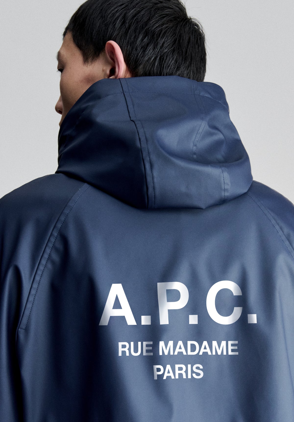 Langer und weiter marineblauer Parka