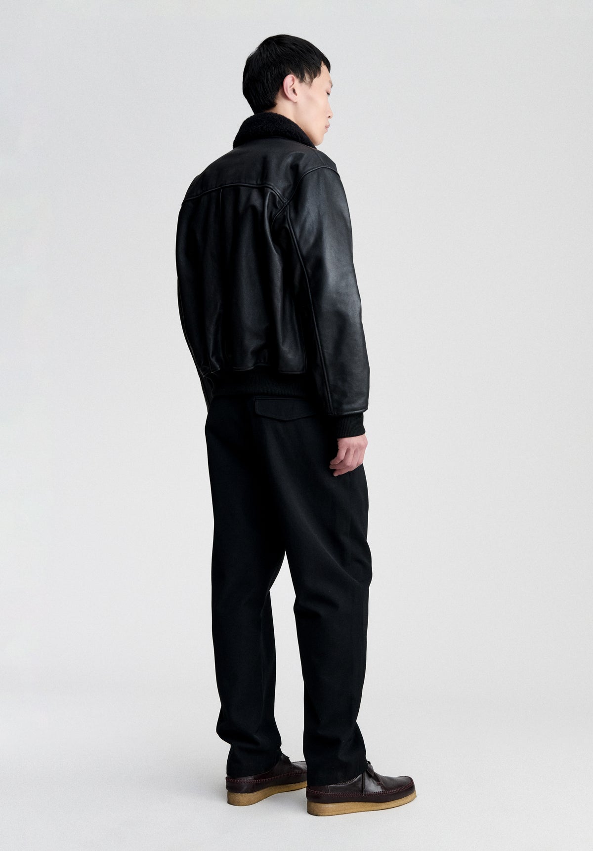 Schwarze Bomberjacke aus Leder