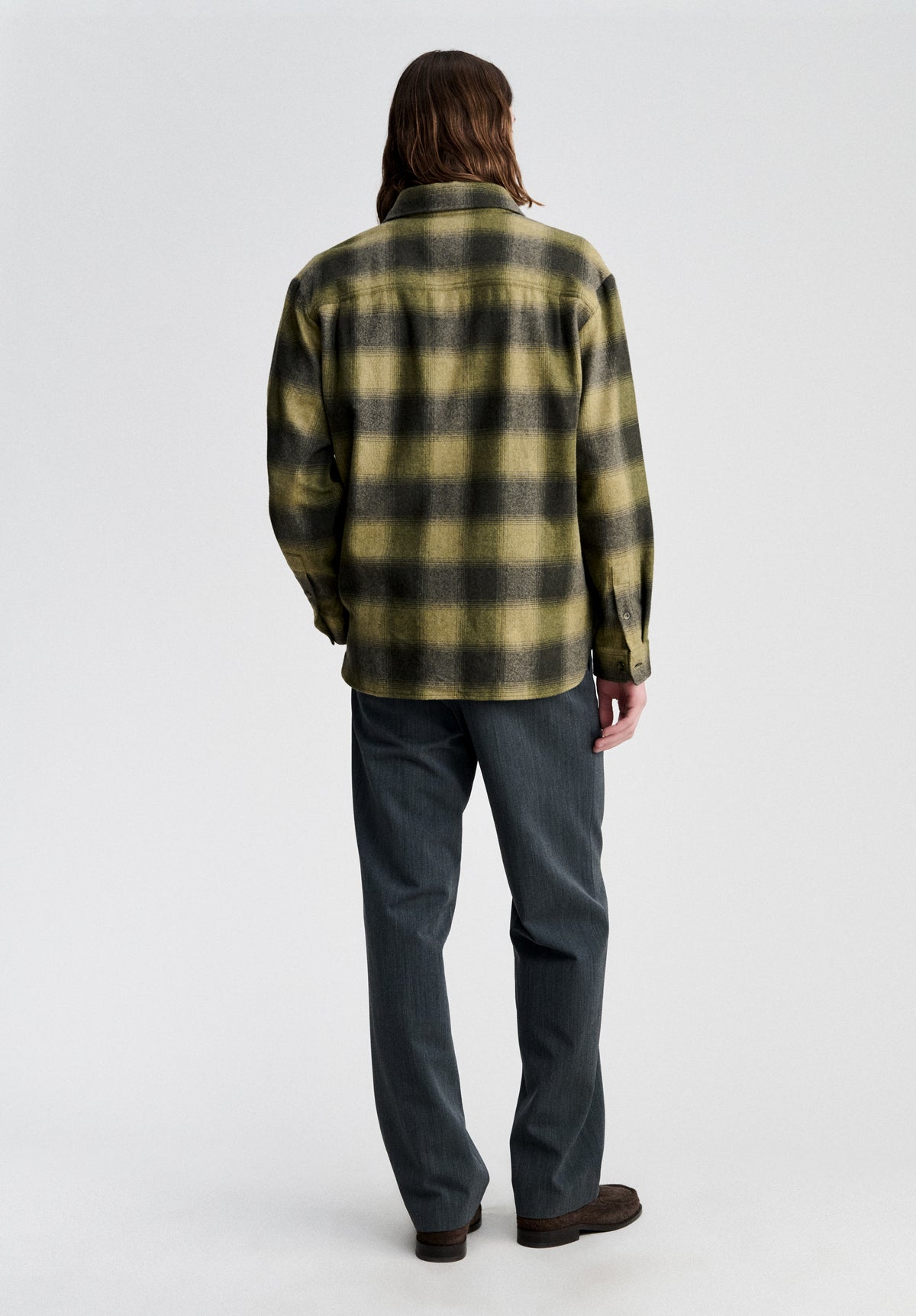 Khakifarbenes kariertes Overshirt
