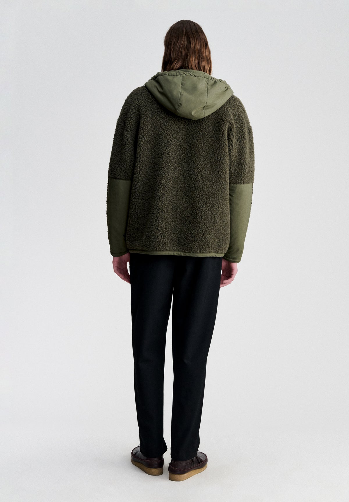 Khakifarbene Fleecejacke mit Kapuze